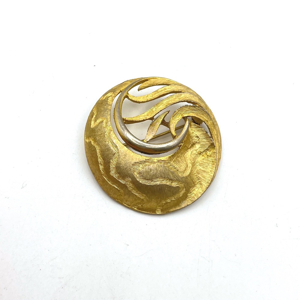 Vintage JJ Jonette Jewelry Gold Tone Textured Round Openwork Brooch Pin 1.75in